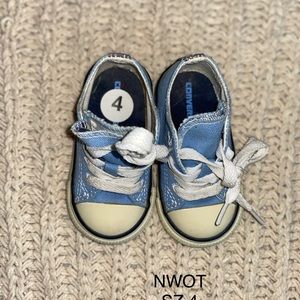 🌻💜 baby converse size 4 NWOT